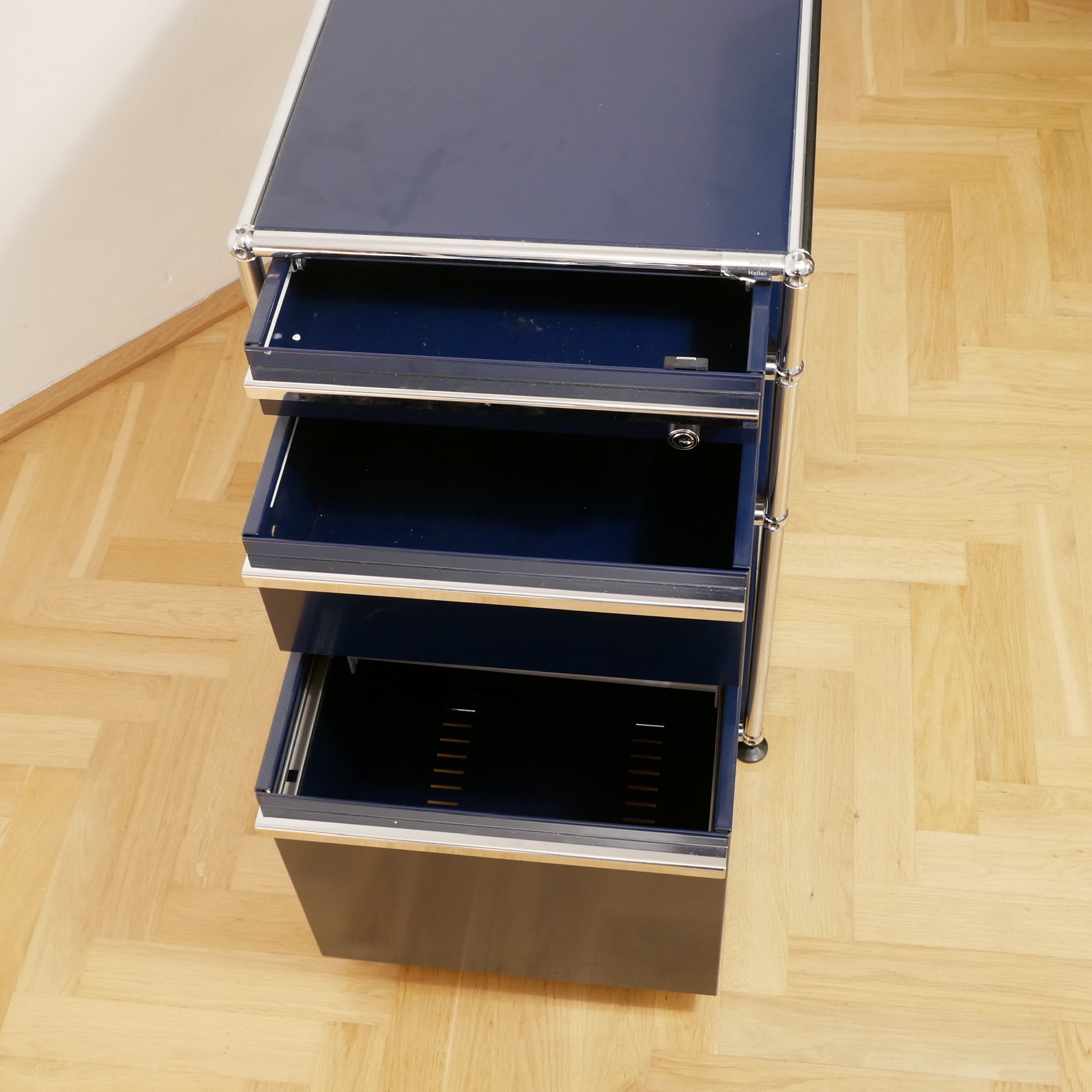 USM Haller Rollcontainer - dunkelblau