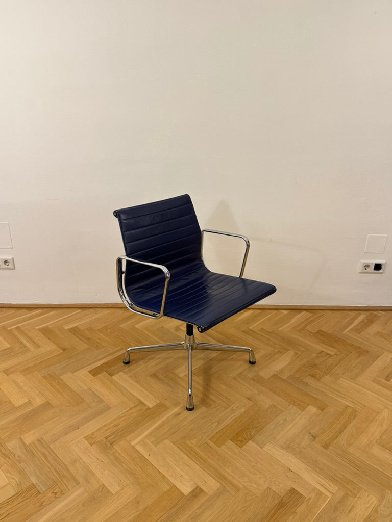 Vitra EA 107