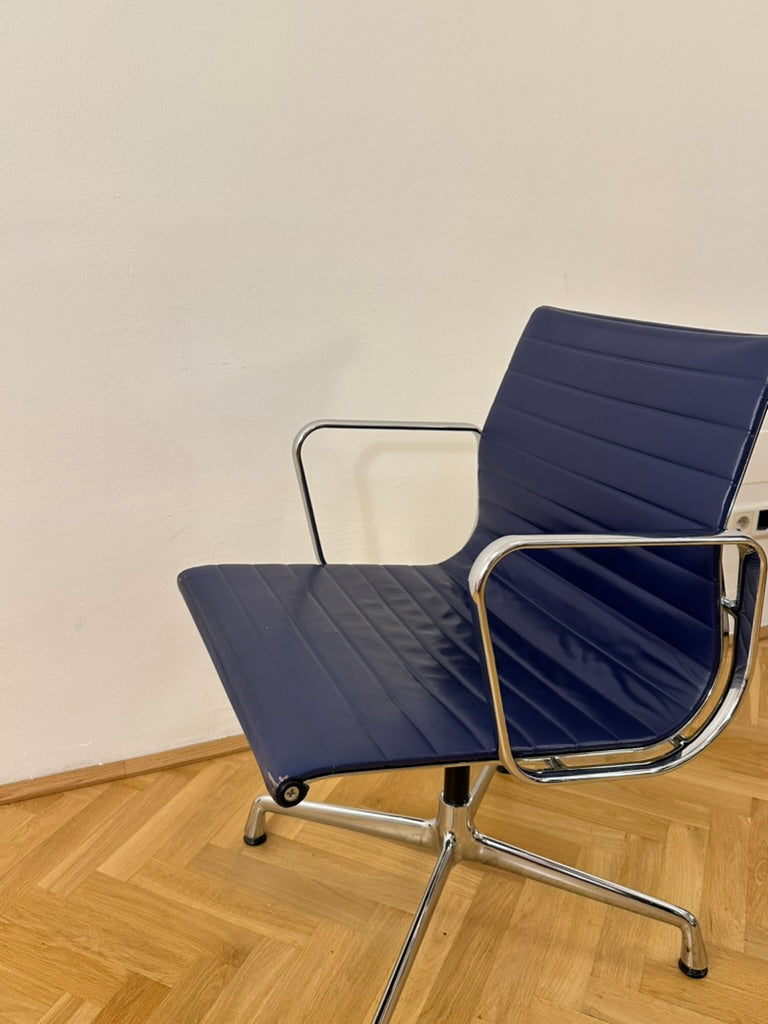 Vitra EA 107