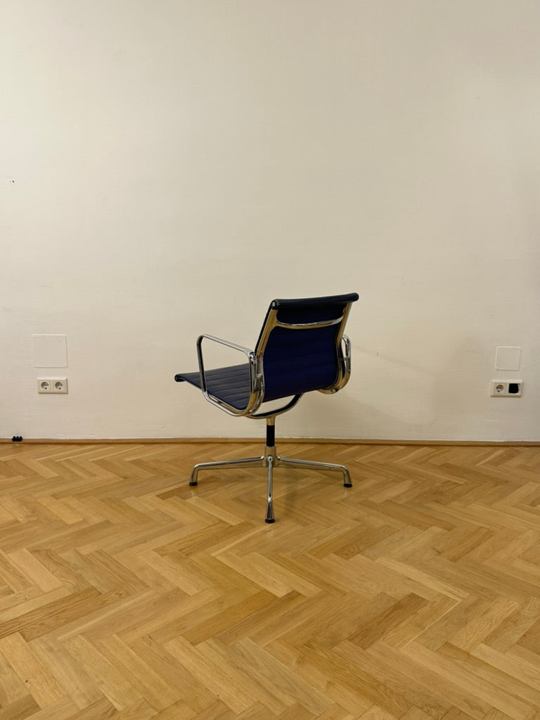 Vitra EA 107