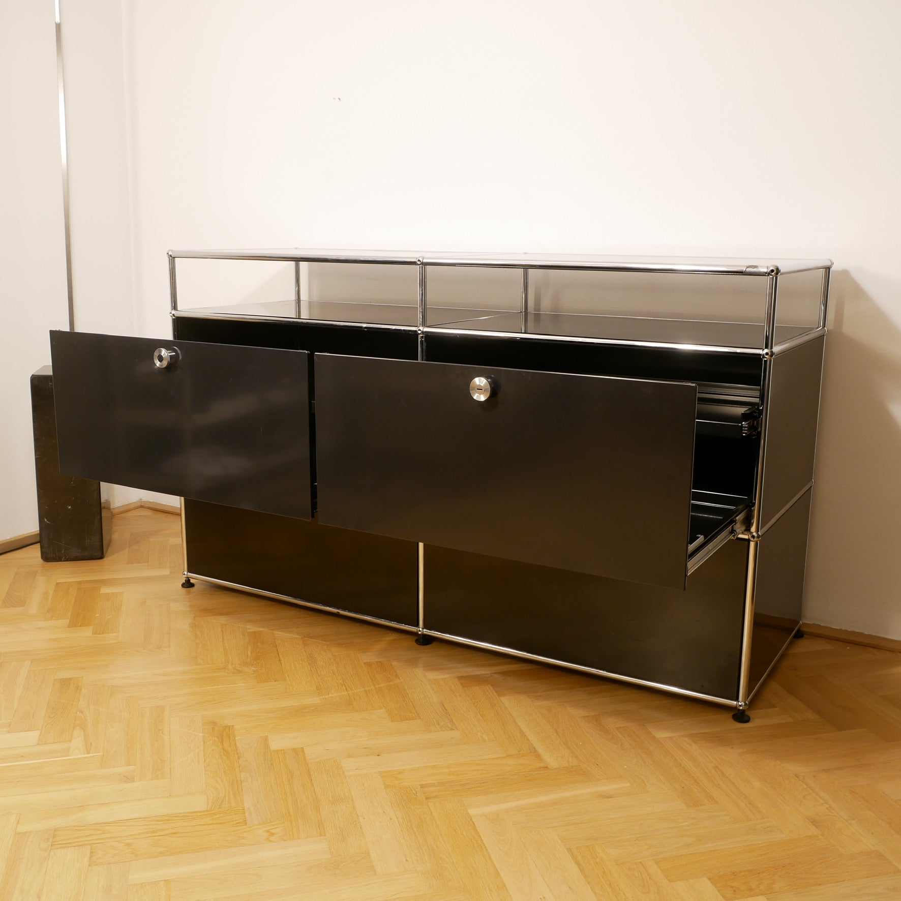 USM Haller Sideboard mit Schubladen