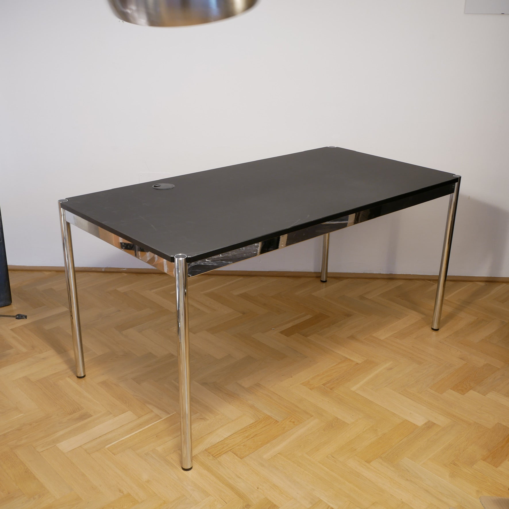 USM Haller Schreibtisch -  schwarz