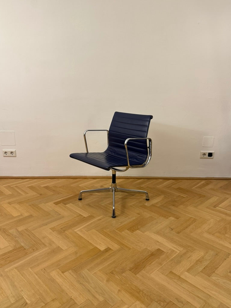 Vitra EA 107