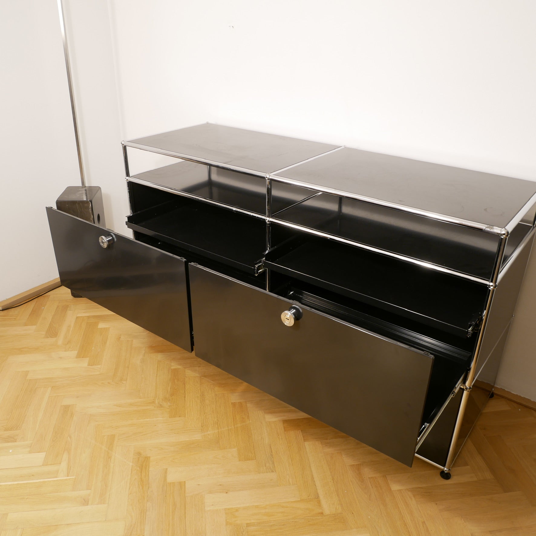 USM Haller Sideboard mit Schubladen