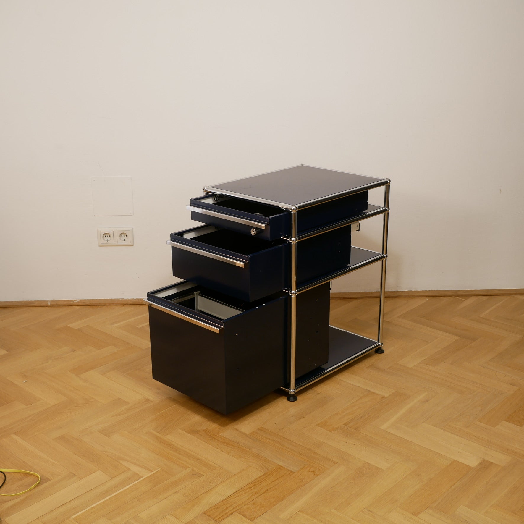 USM Haller Rollcontainer - dunkelblau