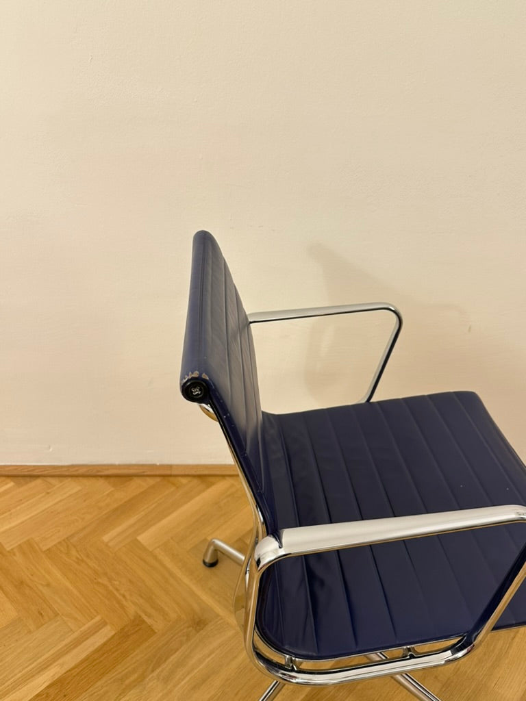 Vitra EA 107