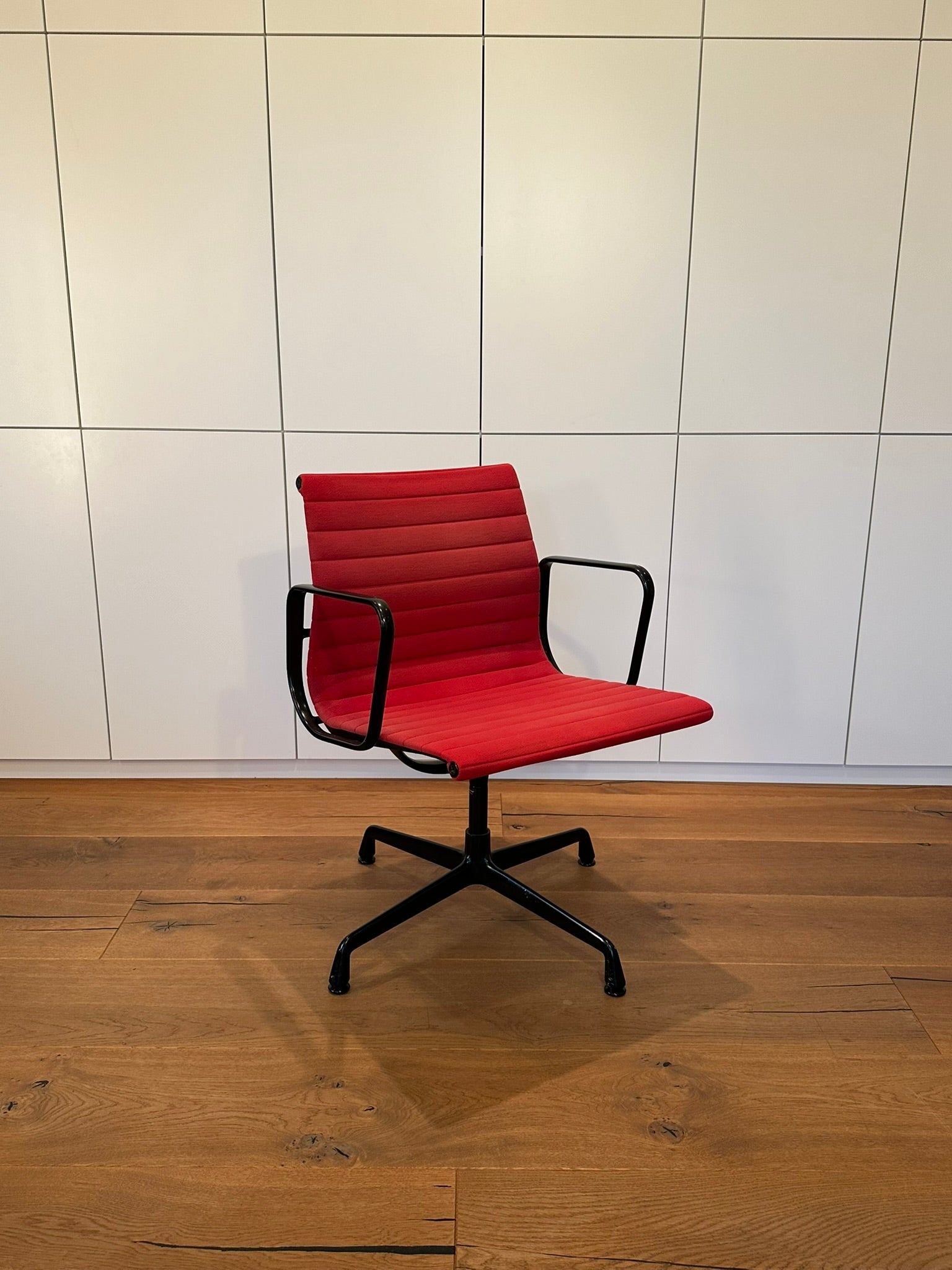 Vitra Herman Miller EA 108 Hopsak - weitere Ansicht