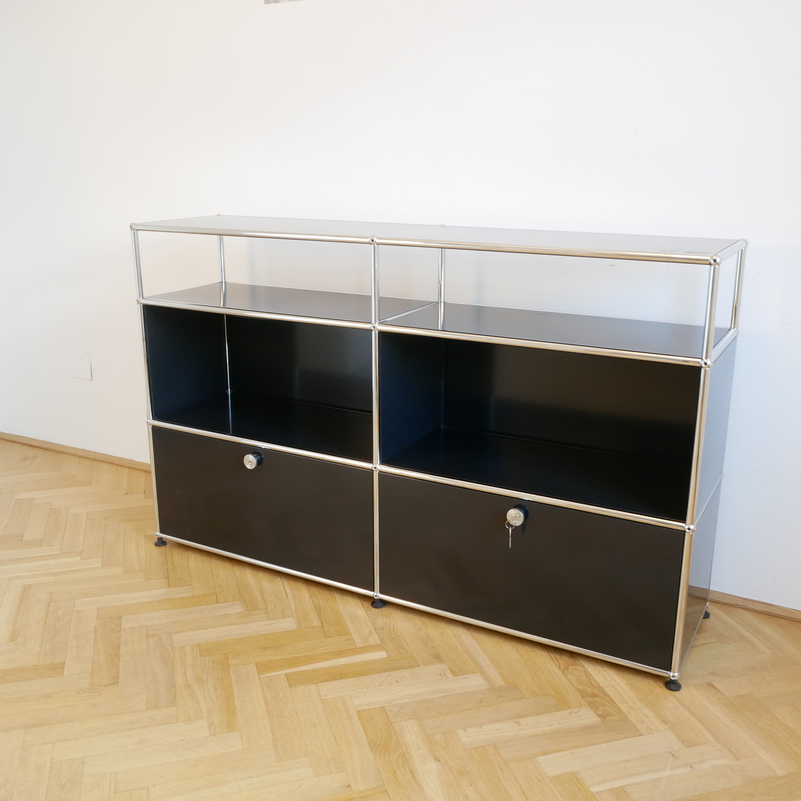 USM Haller Sideboard mit 3 Ebenen - Schwarz - weitere Ansicht